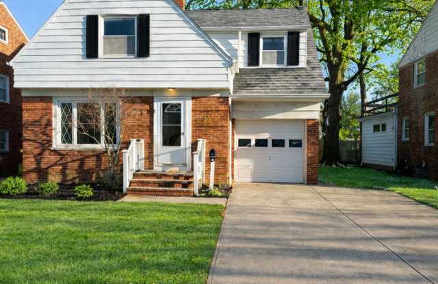 Updated 3-Bedroom Home in Lyndhurst Schools | Yard + Garage photos photos