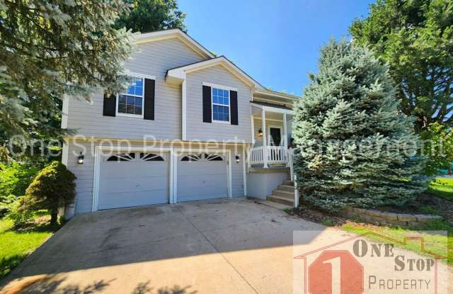4 bedroom, 2.5 bathroom, 2 car garage home in Raymore, Missouri photos photos