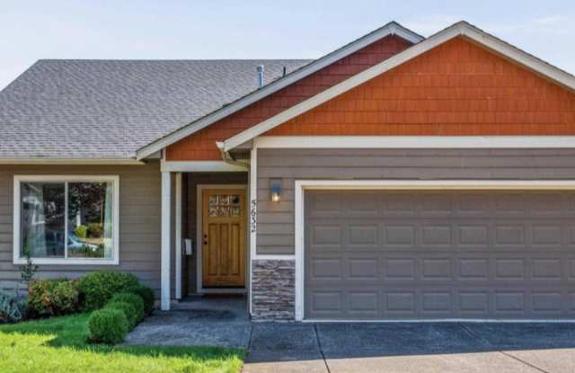 Beautiful 3-bedroom, 2-bathroom Home Located In The Charming City of Salem! Gallery 1
