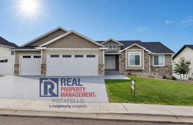 Beautiful 6 bedroom 3 bath house - 3 car garage photos photos