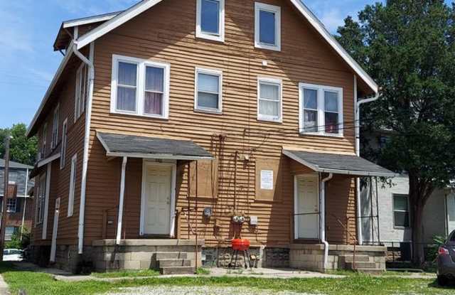 BEST CENTRAL CAMPUS HUGE HOUSE WITH PRIVATE PARKING photos photos