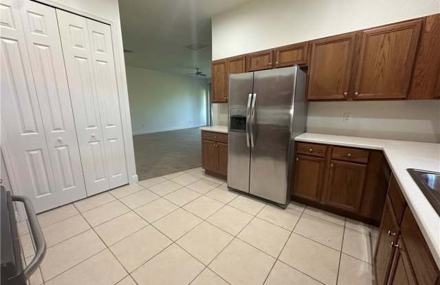 4910 SW 17th Place Gallery 4