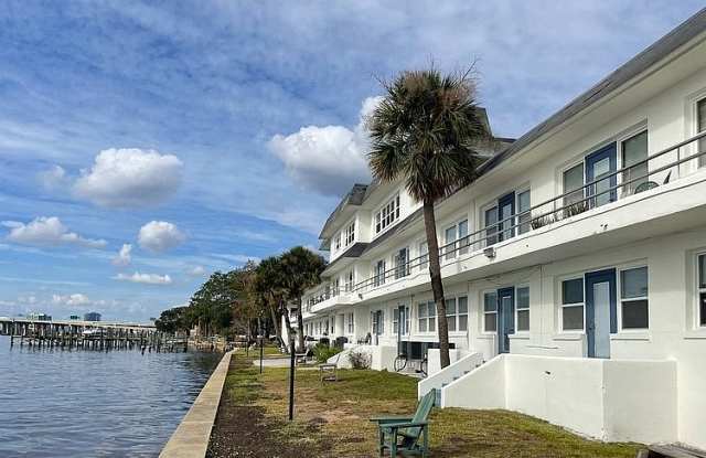 River Road Apartments Gallery 2