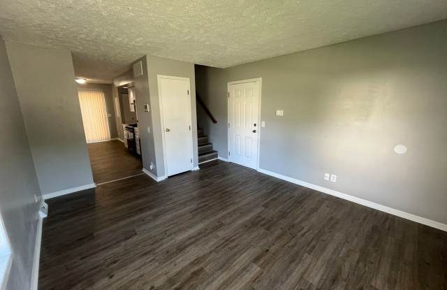 Updated 4 Bedroom 2 Bath Home with New Kitchen and Appliances, Downstairs Suite! Gallery 4