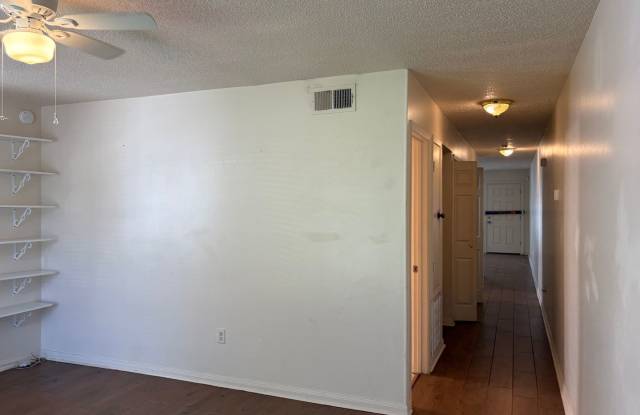 3 Bedroom Townhome Just 3 Blocks from St. Charles Ave. RENT SPECIAL Gallery 4