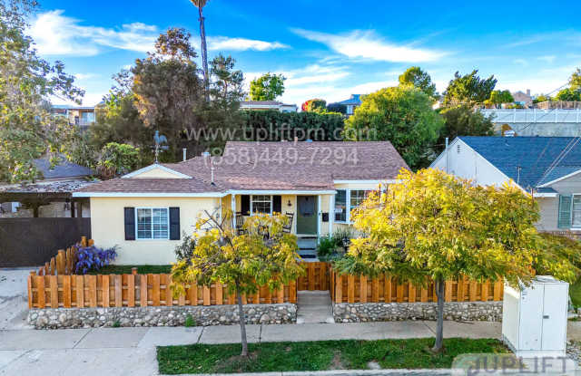 Charming 3-Bedroom Home with Bonus Living Room  Spacious Yard photos photos