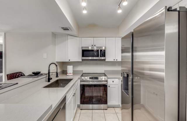 BEAUTIFUL AND SPACIOUS 1ST FLOOR MESA CONDO! photos photos