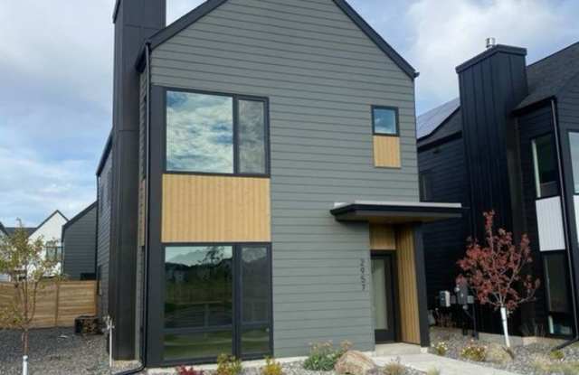 3 Bedrooms 2 1/2 Bathrooms - Where Mountains meet you at upscale living! Gallery 4