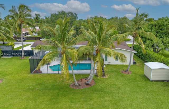 7940 SW 139th Ter photos photos