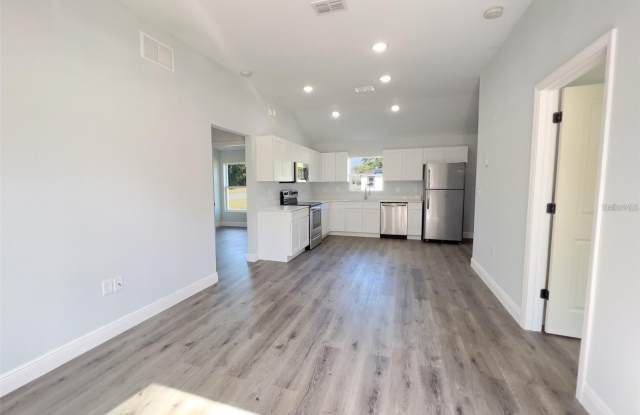 197 OAK CIRCLE Gallery 2