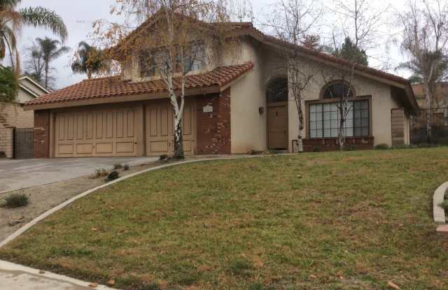 4 Bedroom 2.75 Bathroom in Riverside Gallery 1