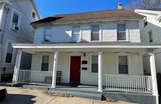 Ground Floor Apartment - 42 North Franklin Street, Waynesboro, PA 17268 Ground Floor Apartment - 42 North Franklin Street, Waynesboro, PA 17268