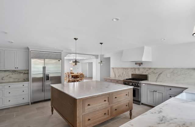 Luxury Tudor Estate in Hamden – Fully Renovated Executive Home Near Yale Gallery 3
