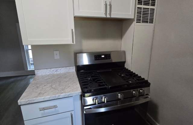 576 Jefferson Street - 2 photos photos