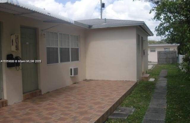 2031 Jackson St - 2031 Jackson Street, Hollywood, FL 33020