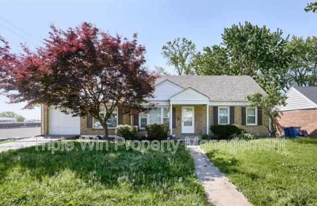 8904 COZENS AVE photos photos