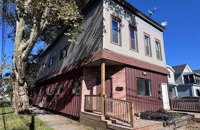244 Broad Street Gallery 2
