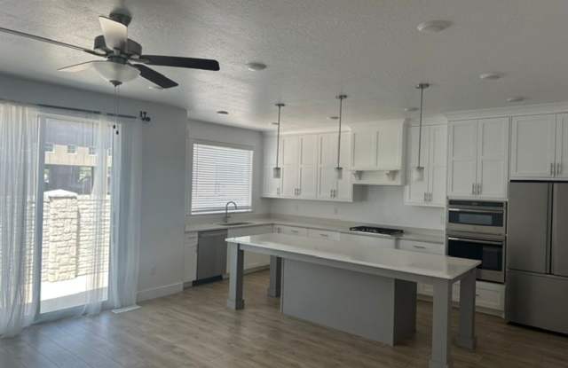 Beautiful town home for rent. Gallery 1