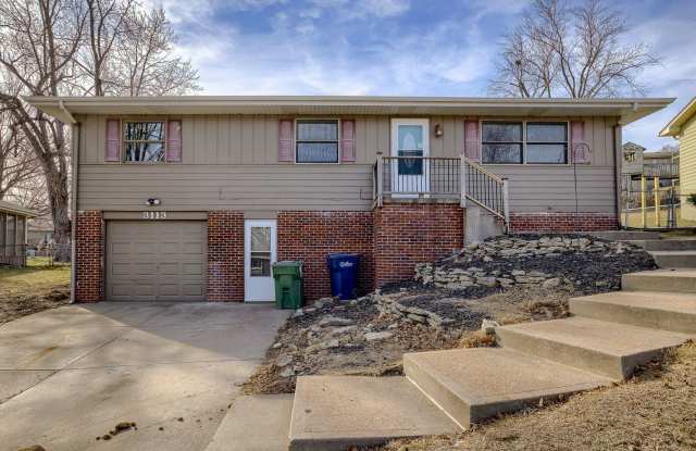 Conveniently Located 3 Bedroom Bellevue Home!! photos photos