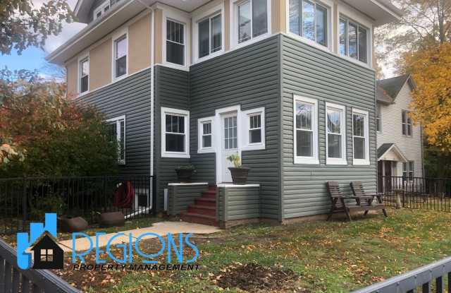 Beautiful 3BR 2 bath home in Bloomington, hardwood floors throughout, convenient location photos photos