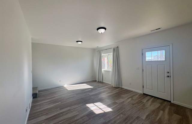 Spacious Updated 4-Bedroom, 2-Bathroom Home Near the Rims! Gallery 4