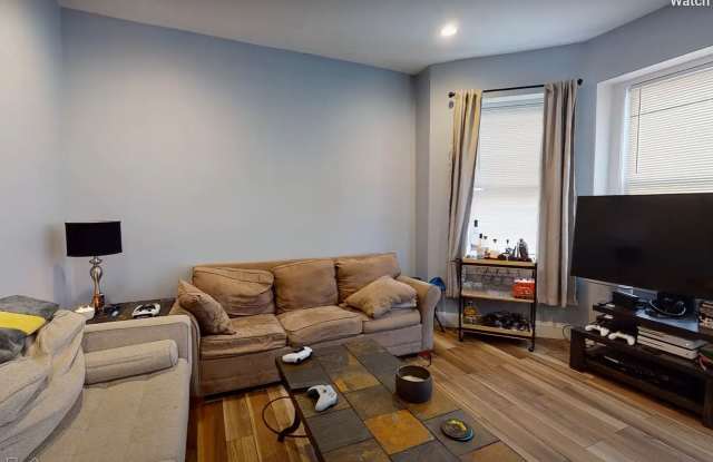Luxury Apt Near BU & T!  Laundry In Unit!  Heat & HW Included Gallery 4