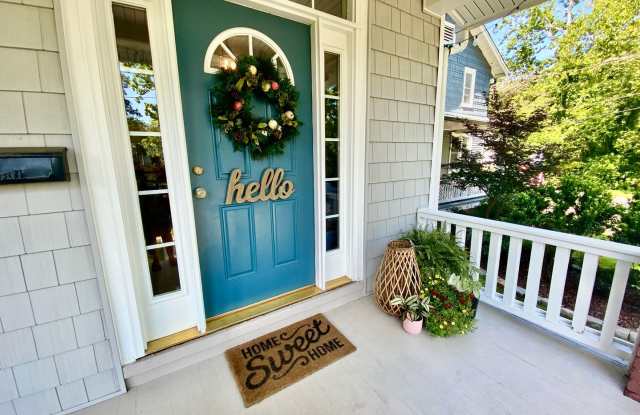 A Historic Lafayette Colonial Home - No Carpet - Pet-Friendly - Multi-Year Lease Options! Gallery 3