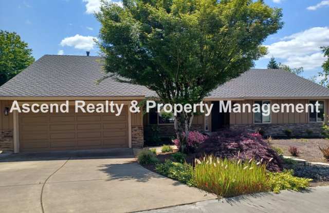 Wonderful Lake Oswego One Level 2 Decks 2 Fireplaces Abundant Natural Light Available Now photos photos