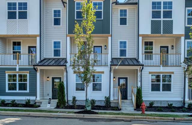 Bright and Airy Townhome at Maple Grove in East! Gallery 3