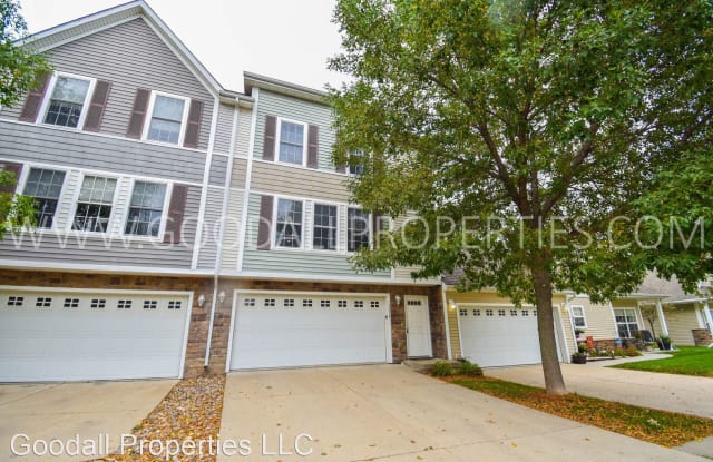 15215 Townsend Ave - 15215 Townsend Avenue, Urbandale, IA 50323