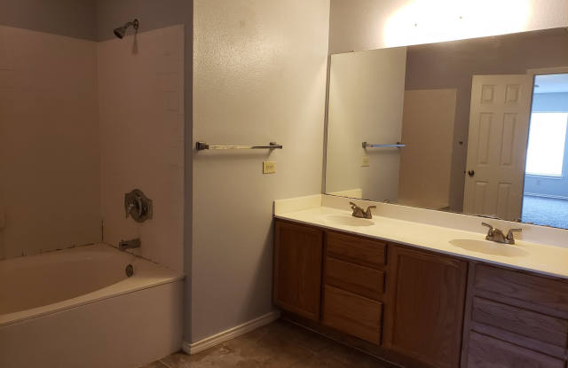 Huge 4 bed 2.5 bath house newly renovated photos photos