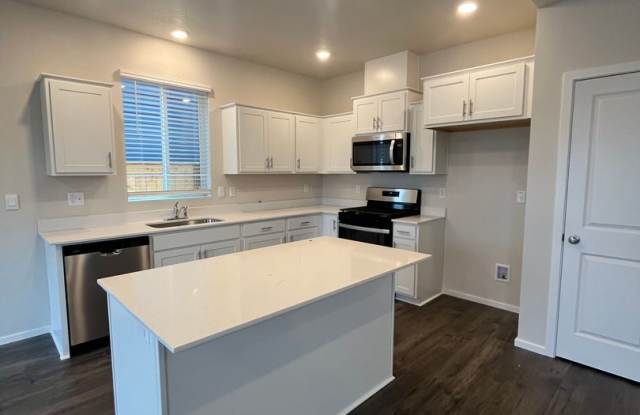 4-Bedroom 2.5-Bathrrom house in Springfield photos photos