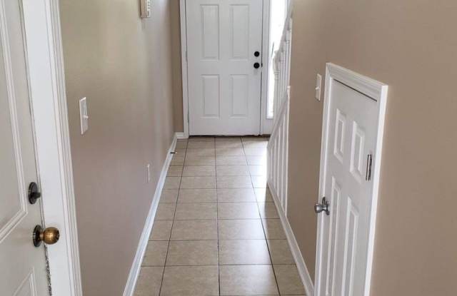Cute townhome with 3 bd,2.5 bath, with garage near Tyndall AFB, restaurants and shopping. Gallery 4