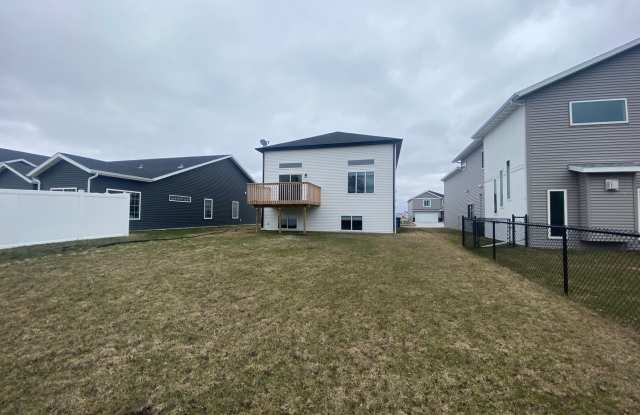 3-Bed, 3-Bath Single Family Home in Moorhead! photos photos