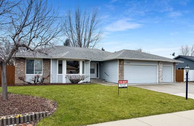 Spacious 3-Bedroom Home with 3-Car Garage, Fenced Yard  Easy Commute to Downtown Boise  BSU photos photos