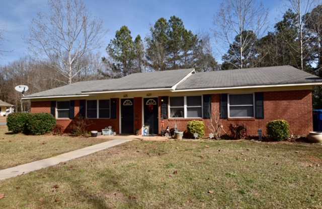 Duplex in Residential Eastside Area photos photos