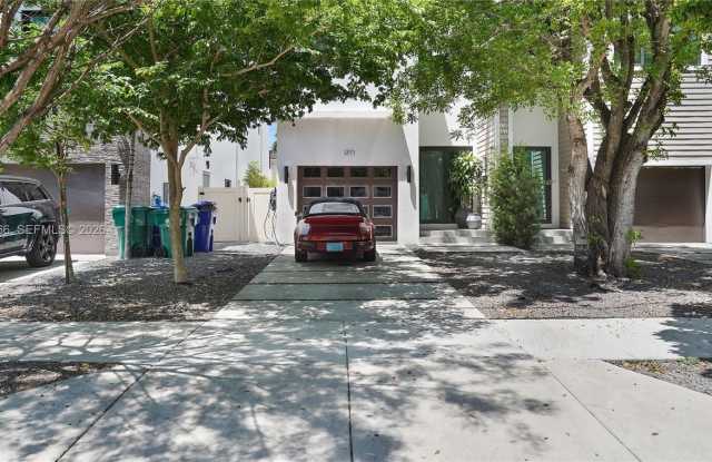 1371 SW 22nd Ter photos photos