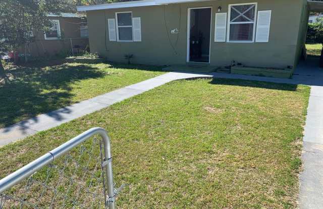 Single family home with fenced yard. - 528 Fairmount Road, Daytona Beach, FL 32114 Single family home with fenced yard. - 528 Fairmount Road, Daytona Beach, FL 32114