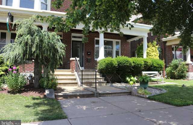 725 PENN Avenue Gallery 2