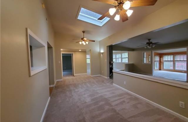770 Lakeside Dr Gallery 3
