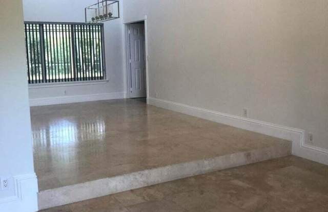 8649 NW 57th Court Gallery 3