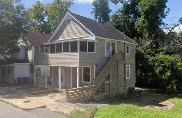 Two bedroom upstairs apartment Gallery 1