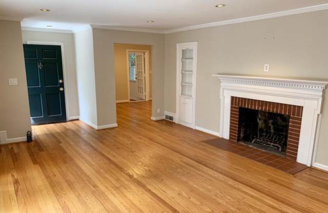 1821 Fernwood Road Gallery 4