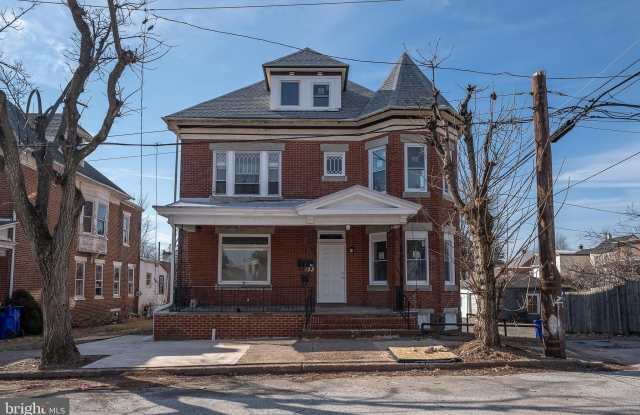 122 E 3RD Street unit: 3 photos photos