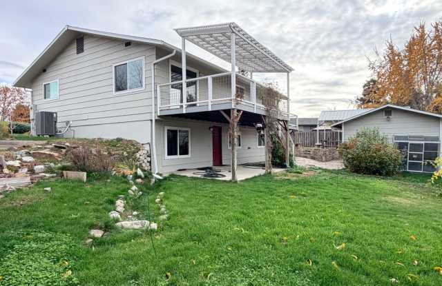 Spacious 3 bed/2 bath home with RV/Boat parking, shop and storage shed, a/c, deck with VIEWS and more! photos photos