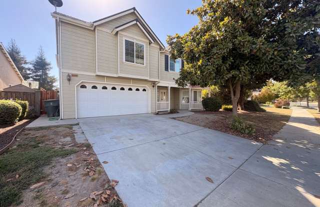 Beautiful 4 bedroom, 3 bathroom home in Visalia Gallery 3