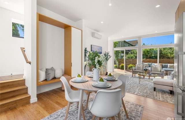 Modern Detached 3 Bedroom Townhouse in the Heart of Seattle Gallery 3