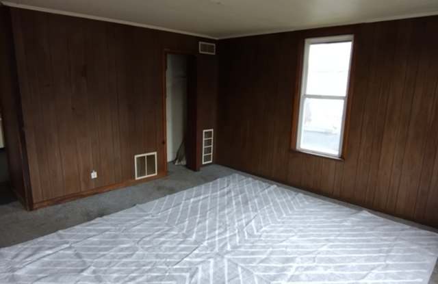 139 Saint Clair Avenue Southeast - 2 photos photos 139 Saint Clair Avenue Southeast - 2 photos photos