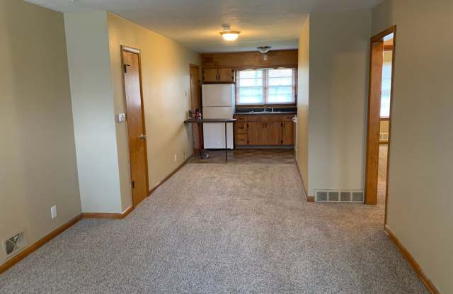 2 BDRM 1 Bath in 4plex - - 305 West Linden Avenue, Independence, MO 64050