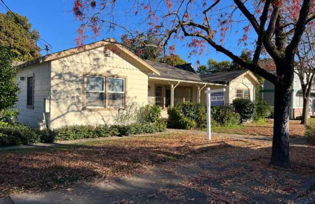 Spacious home with hardwood floors and large yard convenient to downtown Cloverdale! photos photos